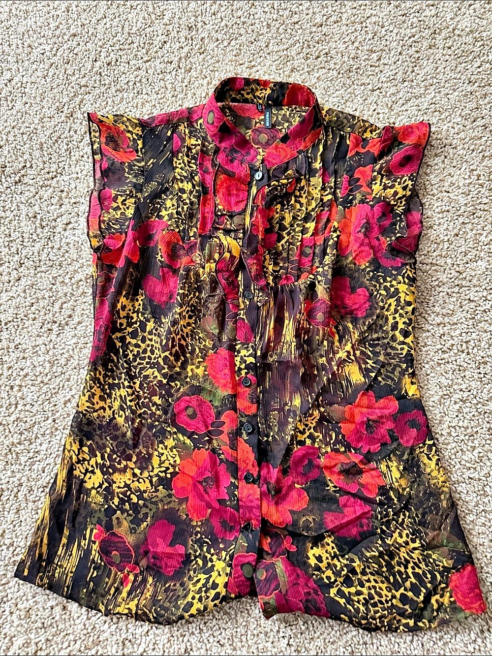 maurices Floral Button Front Top in Black & Pink Large Like New